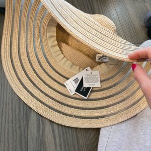 Cute sunhat never worn, with tags